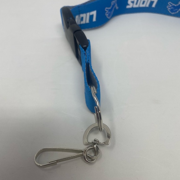 Detroit Lions Lanyard with break away holder for keychains , ID , VIP Passes - Picture 3 of 5